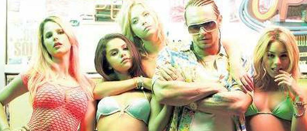Partysüchtig. Drogendealer Alien (James Franco, Mitte) holt die Urlaubsgirls aus dem Knast: Rachel Korine, Selena Gomez, Ashley Benson, Vanessa Hudgens (v. l.)
