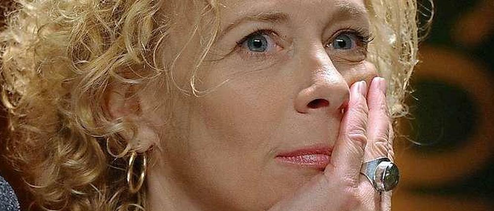 Darf die das? Sich im Fernsehen danebenbenehmen? Und dürfen wir uns dann darüber auslassen, über Katja Riemann und die Folgen? Oder fällt das unter den Boulevardvorbehalt?