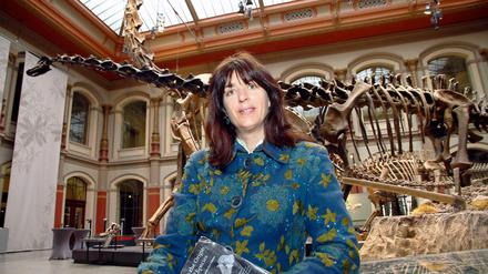 Die Ururenkelin des Naturforschers Charles Darwin: Sarah Darwin im Naturkundemuseum Berlin.
