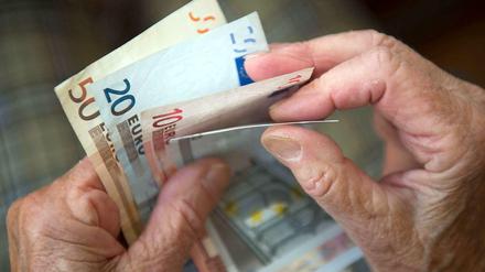 Rentner im Westen gehen diesmal bei der Rentenanpassung fast leer aus. Für Ostrentner gibt es so viel wie seit Jahren nicht mehr. 