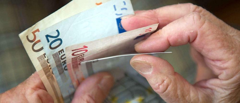 Rentner im Westen gehen diesmal bei der Rentenanpassung fast leer aus. Für Ostrentner gibt es so viel wie seit Jahren nicht mehr. 