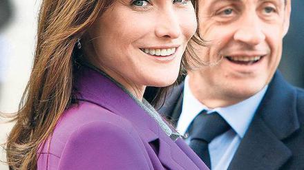 Alles live. Carla Bruni (hier mit Ehemann Sarkozy) kommt zum Echo. Foto: AFP