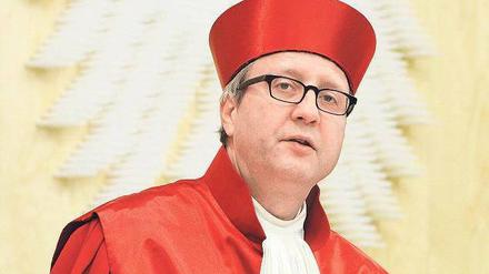 Warnende Worte. Gerichtspräsident Andreas Voßkuhle verkündet das Urteil. Der Deal muss festen Regeln folgen, sagt er. Sonst ist er verboten. Foto: dpa