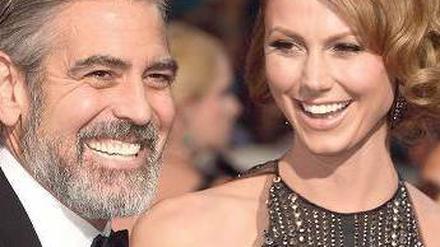 Alleingang. Stacey Keibler konnte ihren Freund George Clooney offenbar nicht überreden, zur Escada-Eröffnung am Ku’damm mitzukommen – er soll krank in seinem Bett im Soho-House herumliegen. Foto: dpa