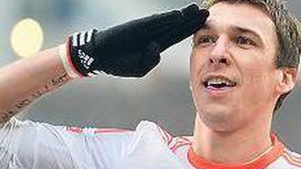 Politikum. Der Kroate Mario Mandzukic und sein viel diskutierter Torjubel.