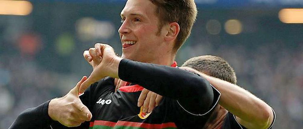 Schwer zu greifen. Jan-Ingwer Callsen-Bracker bejubelt sein Siegtor.