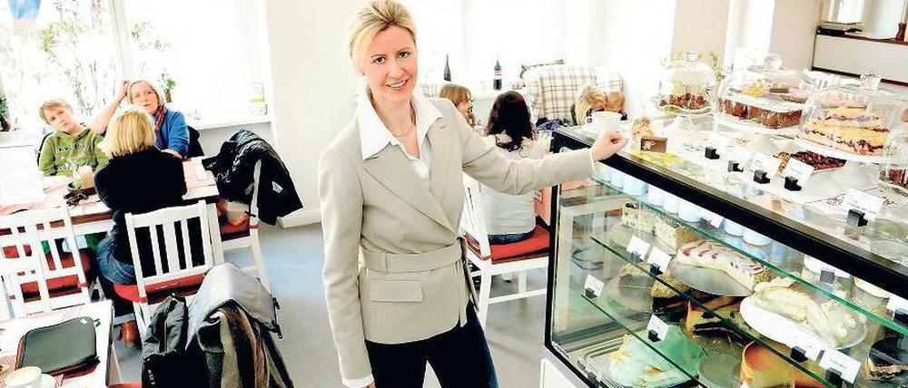 Beatrice Leißering hat Kuchen immer geliebt. Nun hat die ehemalige Steuerberaterin ein Café in Westend eröffnet.