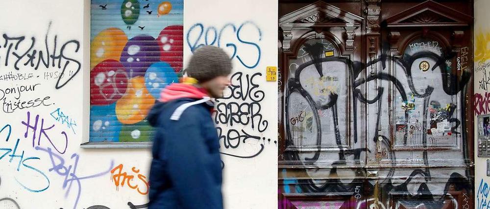 Graffiti sind auf porösem Untergrund nur schwer zu entfernen.