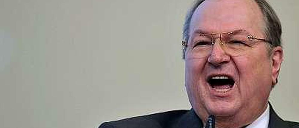 Heinz Buschkowsky (SPD) hat bei Erstellung seines Buches „Neukölln ist überall“ insgesamt vier Mitarbeiter des Bezirksamts beschäftigt.