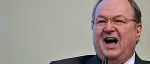 Heinz Buschkowsky (SPD) hat bei Erstellung seines Buches „Neukölln ist überall“ insgesamt vier Mitarbeiter des Bezirksamts beschäftigt.
