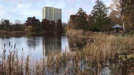 Eines der höchsten Häuser Spandaus steht neben dem Südpark. 24 Etagen, 1966 erbaut.