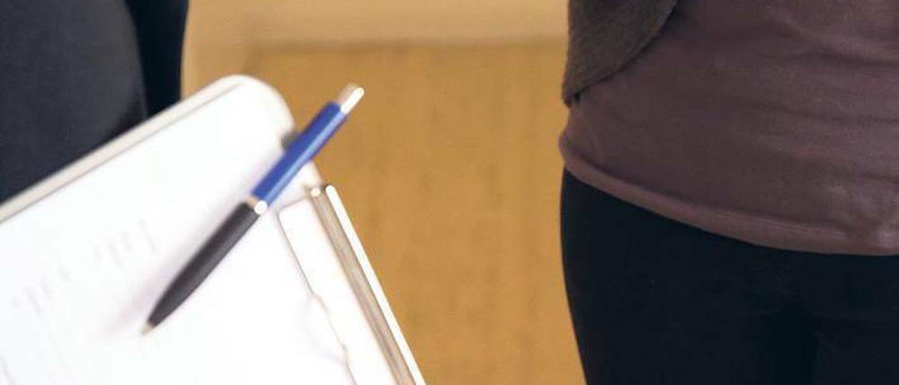 Sozial gerecht? Die Mieter tragen alle Kosten, die Eigentümer können sich zurücklehnen, obwohl der Makler in ihrem Auftrag handelt.