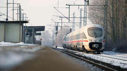Bis 2014 soll es in fast allen ICEs drahtloses Internet geben.