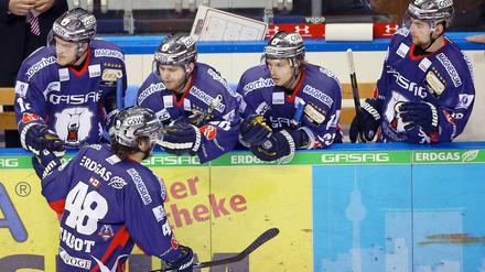 Wieder Zuhause. Die Eisbären können am Donnerstag wieder auf ihre Fans bauen.