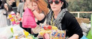 Akute Notlage. Bei einem Benefizkonzert in Nikosia werden Nahrungsmittelspenden für Bedürftige gesammelt. Foto: AFP