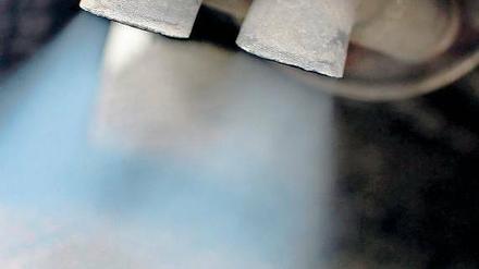Verpufft. Mit dem Abgas strömt Wärme ungenutzt in die Umwelt. Foto: dpa/ZB