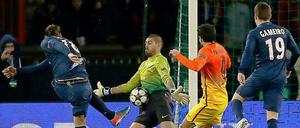 Zlatan Ibrahimovic scheitert mit diesem Schuss an Barcelonas Torwart Victor Valdes - einmal konnte er den spanischen Keeper aber dann doch überwinden.