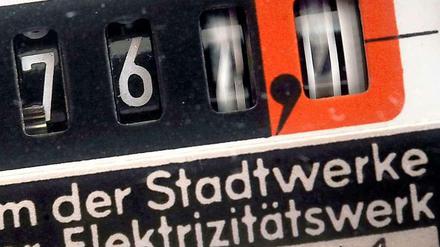 Der Zähler läuft und läuft. Kritiker bezweifeln, durch fachgerechte Gebäudesanierung könne bis zu 80 Prozent des Energiebedarfs eingespart werden - und bemängeln die Kosten.