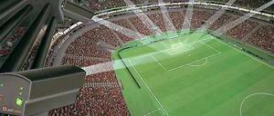 14 Kameras werden an verschiedenen Stellen des Stadiondachs installiert und auf die beiden Tore ausgerichtet. Ein Computer errechnet daraus ein dreidimensionales Bild des Balles auf dem Platz.