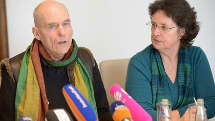 Monika Tietke von der Bäuerlichen Notgemeinschaft und Wolfgang Ehmke von der Bürgerinitiative Umweltschutz Lüchow-Dannenberg am Donnerstag in Hannover. 