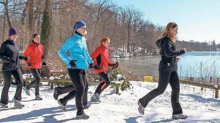 Stimmungsaufheller. Joanna Zybon (rote Jacke, Mitte) nutzt mit ihrer Gruppe die angenehmen Effekte des Laufens. 