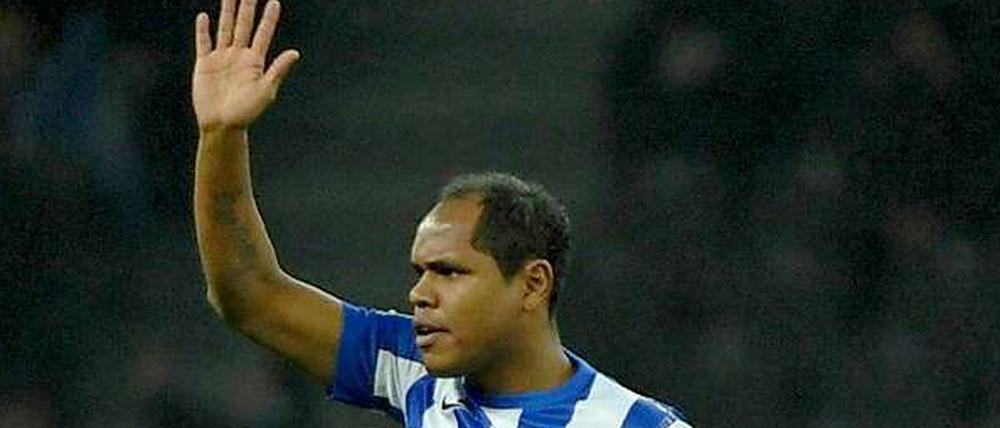 Er bleibt. Kurz vor dem Anpfiff gab Hertha die Vertragsverlängerung mit Ronny bekannt. Der Brasilianer hat bis 2017 verlängert.