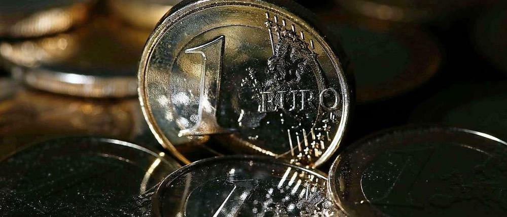 Laut einer Umfrage sind die Euro-Gegner in Deutschland klar in der Minderheit.