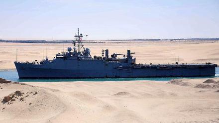Die Laserkanone soll auf dem Kriegsschiff USS Ponce - hier bei einer Fahrt durch den Suezkanal -.getestet werden.