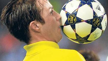 Wirst du wohl reingehen! Mario Götze und der ihm sonst so zugetane Ball durchlebten in Malaga eine kleine Beziehungskrise. 