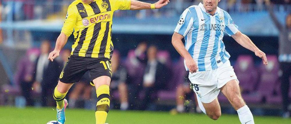 Schuss ohne Glück. Mario Götze (links) suchte immer wieder den Abschluss, ein Torerfolg blieb dem Dortmunder jedoch verwehrt. Foto: dpa