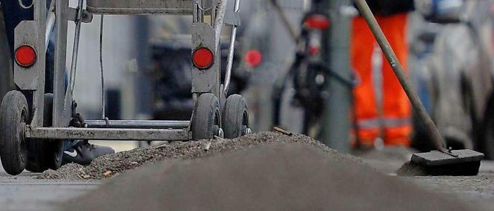 Ein Haufen Arbeit. Bis Ende April will die BSR die Straßen der Stadt vom Winterdreck befreit haben.