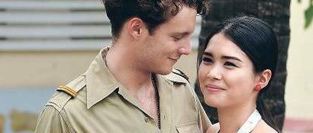 Saigon, 1949: Philippe (Théo Frilet) und Phuong (Audrey Giacomini) leben ihre Affäre offen aus.