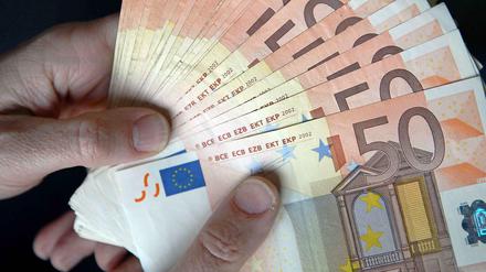 Noch rechtens? Der Bund vergibt Aufträge im sechsstelligen Bereich an den FDP-Verlag.
