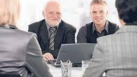 Alt und Jung können ein gutes Team bilden, wenn sie die Chance bekommen.Foto: Fotolia