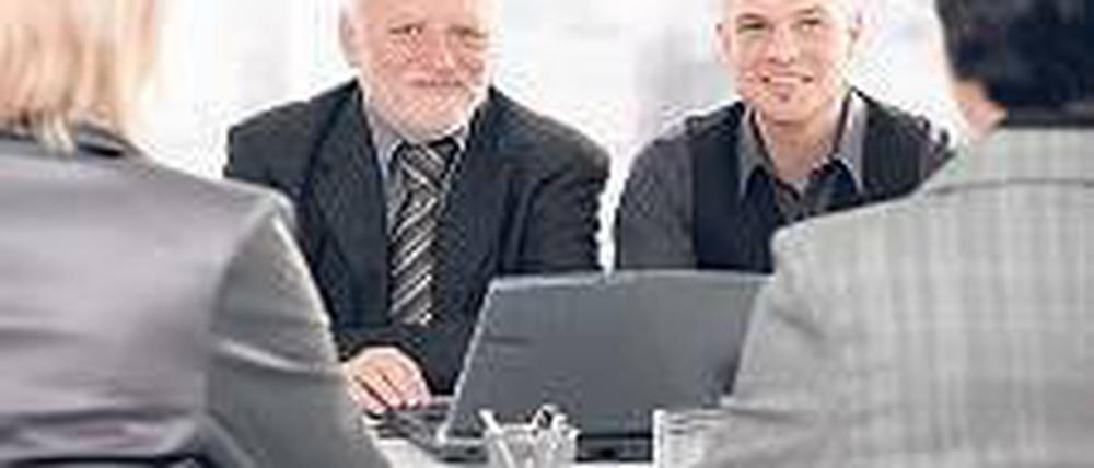 Alt und Jung können ein gutes Team bilden, wenn sie die Chance bekommen.Foto: Fotolia