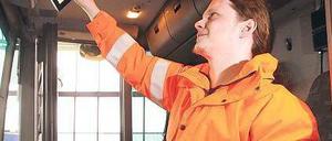 Heck im Blick. Eine Software bereitet die Bilder für den Fahrer so auf, dass er das Hindernis deutlich erkennt und gewarnt wird.