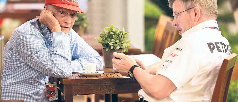 Wer darf vorn bleiben? Aufsichtsratschef Niki Lauda (links) und Teamchef Ross Brawn sind sich häufiger mal uneins. Foto: dpa