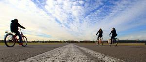 Auf dem Tempelhofer Feld soll Deutschlands "größte Metropolenbibliothek" entstehen, die Entwürfe dafür wurden am Freitag vorgestellt.