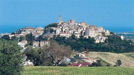 Traumort für Urlauber, Hölle für die Armen. Civitanova Marche. 