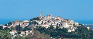 Traumort für Urlauber, Hölle für die Armen. Civitanova Marche. 