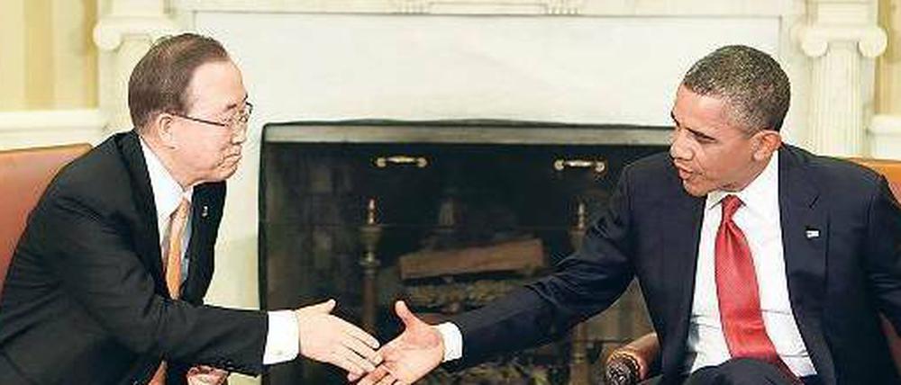 Treffen im Weißen Haus. US-Präsident Barack Obama und UN-Generalsekretär Ban Ki Moon (links) beraten über die Lage in Nordkorea. 