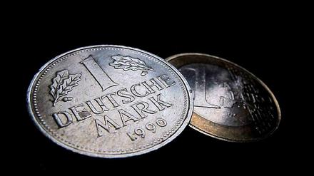 Die Deutschen hängen noch immer an ihrer Mark. Davon will jetzt die "Alternative für Deutschland" profitieren.
