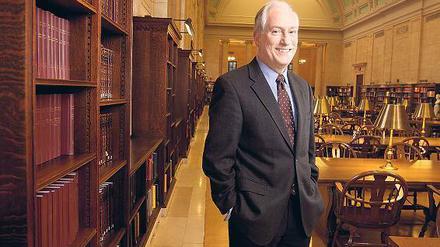 Erst Freund, dann Feind von Google. Der Ideenhistoriker Robert Darnton, Direktor von Harvards Widener Library, ist eine treibende Kraft der DPLA. Foto: Bryce Vickmark/Redux/laif