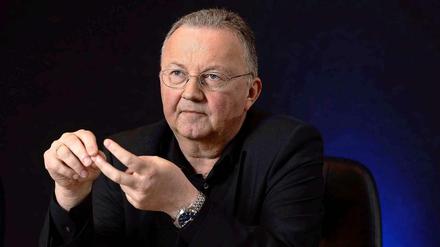 Hans Wienands, 1957 in Mettmann bei Düsseldorf geboren, kam 2005 zu Samsung. Zuvor arbeitete der Marketing- und Vertriebsprofi für den japanischen Elektronikkonzern Panasonic. Als Executive Vice President verantwortet er das operative Geschäft von Samsung in Deutschland mit 620 Mitarbeitern.