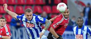 Kein Sieger in Ingolstadt. Herthas Pierre-Michel Lasogga (l.) und seine Teamkollegen müssen sich mit einem Punkt zufrieden geben.