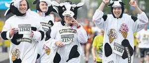 Kuhl! Sport im Team macht gute Laune – und aus Kollegen Trainingspartner mit einem gemeinsamen Ziel. Das kann zum Beispiel ein Firmenlauf sein. Foto: picture-alliance/dpa
