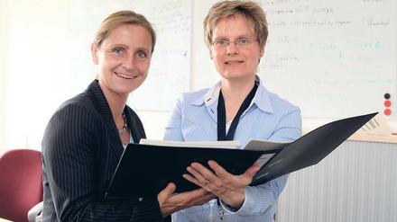 Erfolgreich im Tandem. Nicole Dorazil (links) und Tanja Niebert teilen sich bei T-Systems eine Teamleiterstelle. Eine von beiden ist für die Kollegen immer