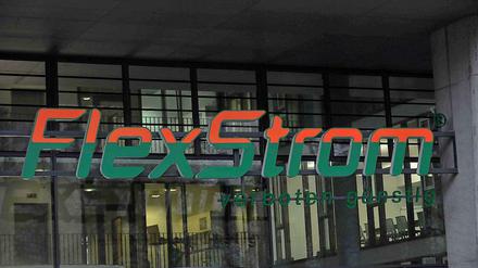 Schriftzug über dem Eingang des Firmensitzes des Strom-Discounters Flexstrom in Berlin.