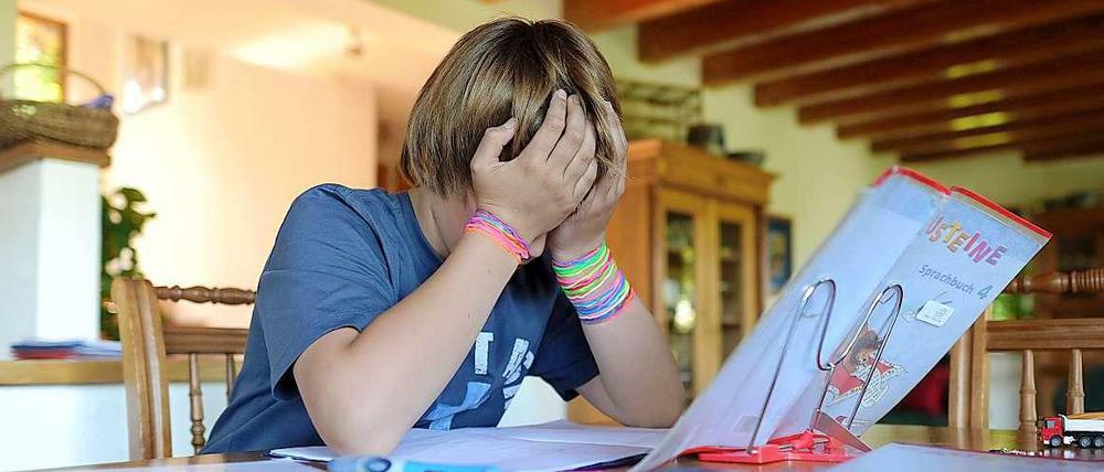 Deutsche Kinder und Jugendliche leben besser als solche aus anderen Ländern der Welt - und trotzdem sind viele Mädchen und Jungen in Deutschland unglücklich. Das hat eine Studie der UN-Kinderhilfsorganisation Unicef ergeben.
