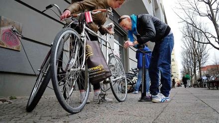 Frühlingscheck. Auch in den Fahrradläden stehen die Kunden Schlange. 